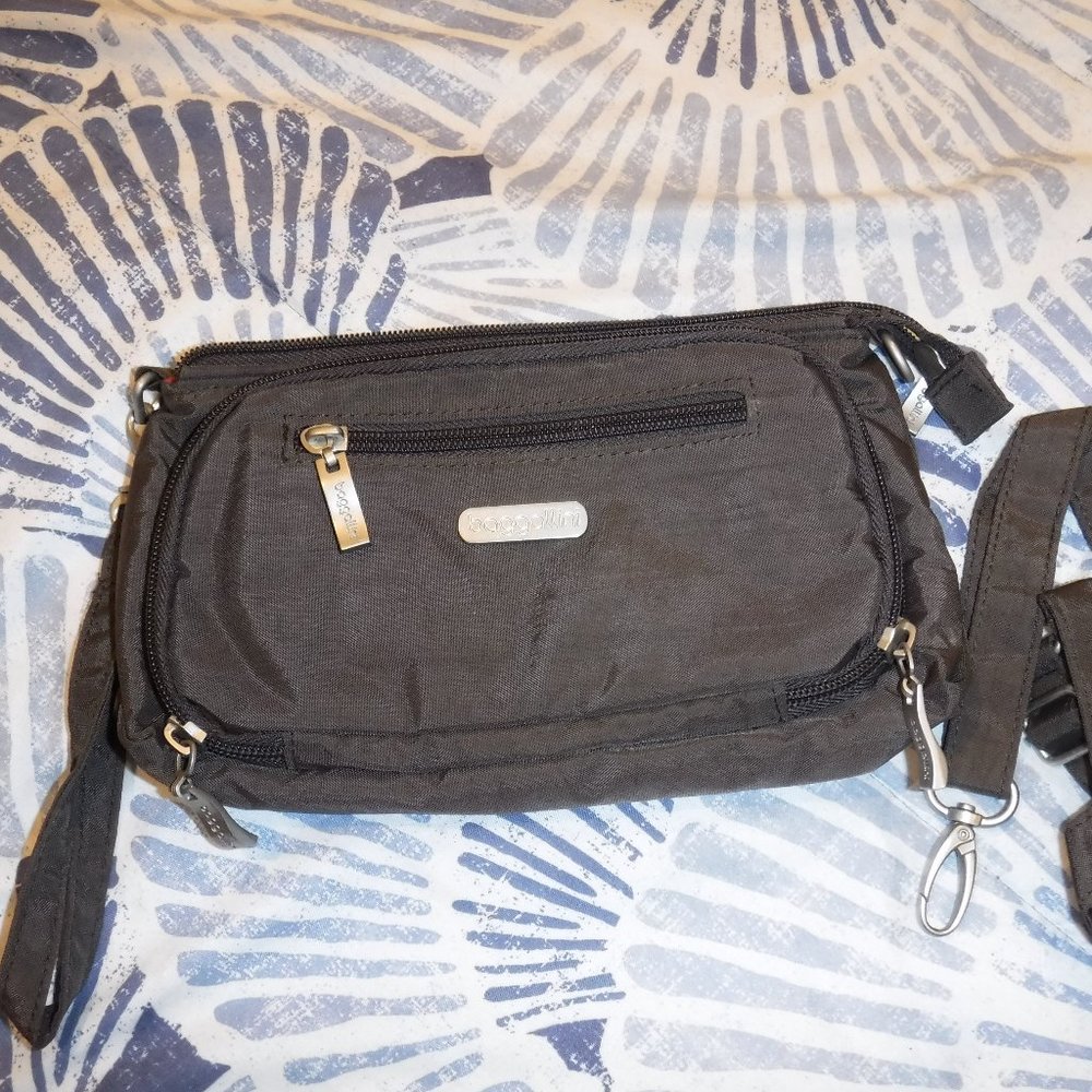 Baggalini Wristlet/Crossbody Organizer Wallet